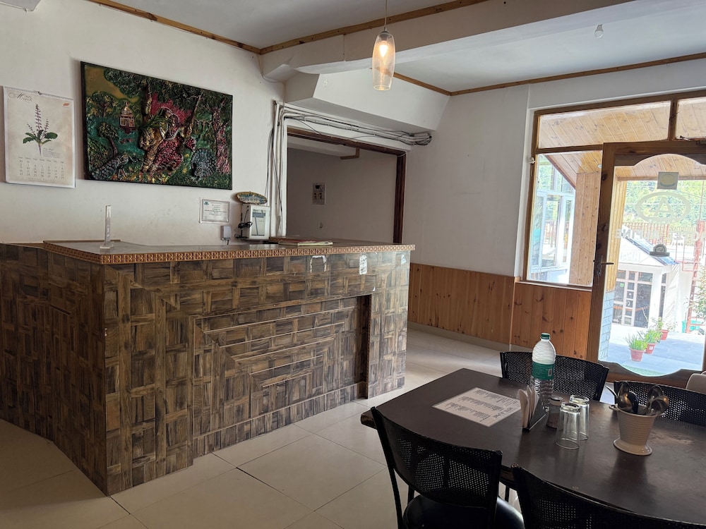 hotel alpine himalayan view manali