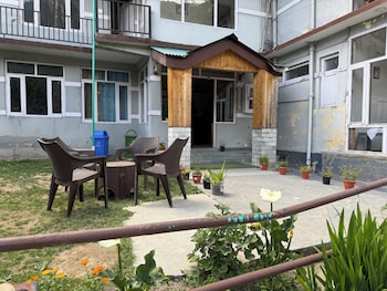 hotel alpine himalayan view manali