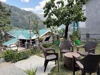 hotel alpine himalayan view manali