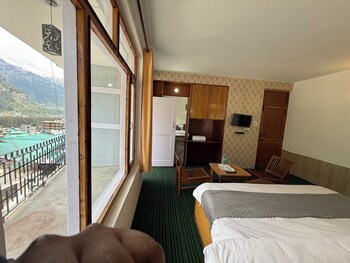 hotel alpine himalayan view manali