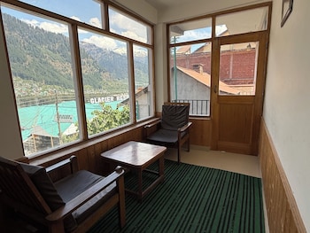hotel alpine himalayan view manali
