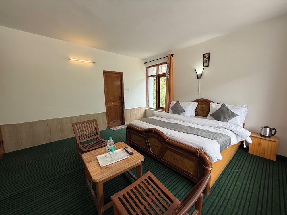 hotel alpine himalayan view manali