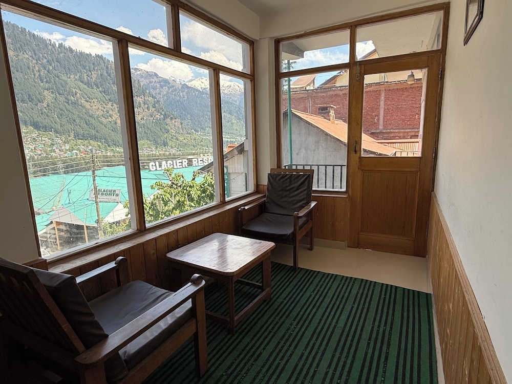 hotel alpine himalayan view manali