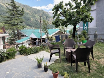 hotel alpine himalayan view manali