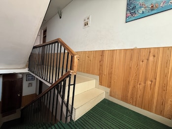 hotel alpine himalayan view manali