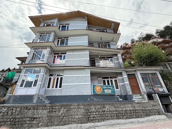 hotel alpine himalayan view manali