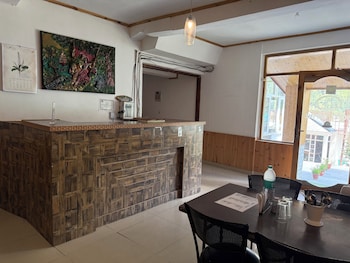 hotel alpine himalayan view manali