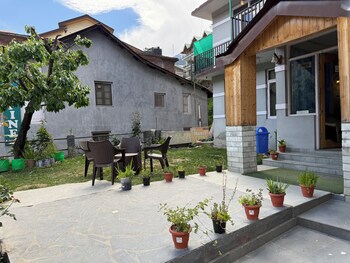 hotel alpine himalayan view manali