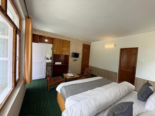 Hotel Alpine Himalayan View  Manali,,2 star