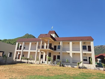 orchard hills resorts