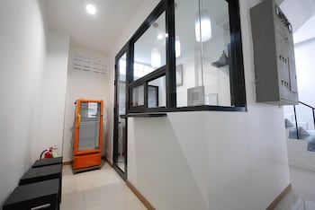 Lee Home Bangkok,,3 star