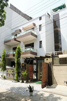 vinayak stay sector 43