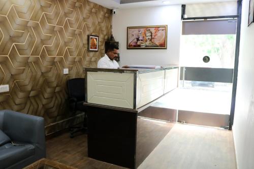 vinayak stay sector 43