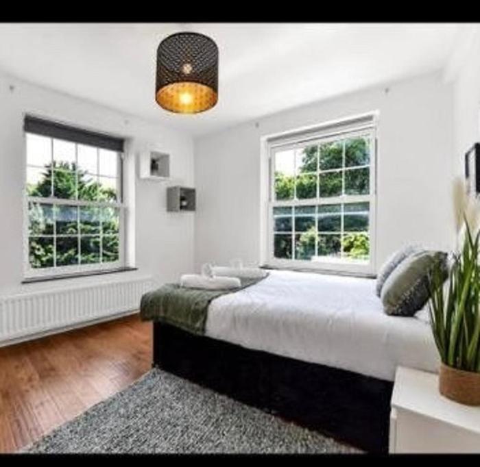 modern london apartment with 4 bedrooms