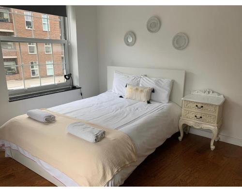 Modern London Apartment With 4 Bedrooms,,3 star