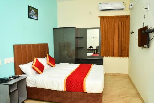 Aruvi Resort,,2 star