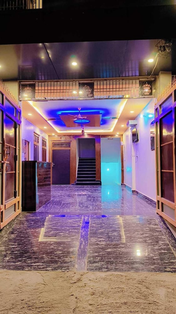 hotel shree radha rani palace