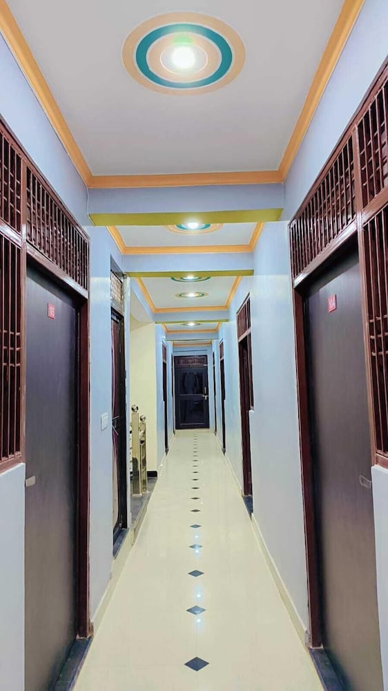 hotel shree radha rani palace