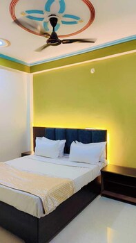 hotel shree radha rani palace