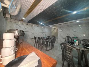 hotel shree radha rani palace