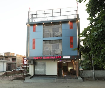hotel shree radha rani palace