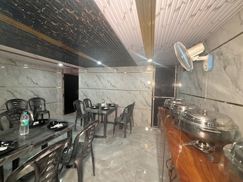 hotel shree radha rani palace