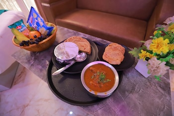 hotel shree radha rani palace