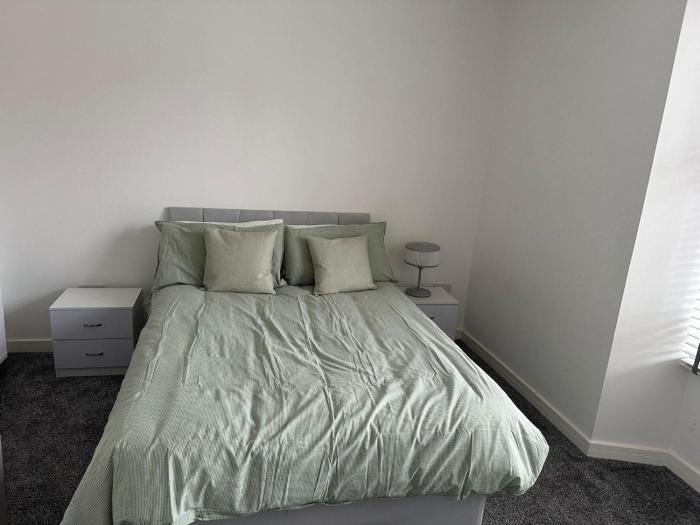central 3 bed seaside apartment sleeps 5