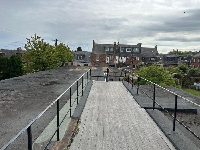 central 3 bed seaside apartment sleeps 5