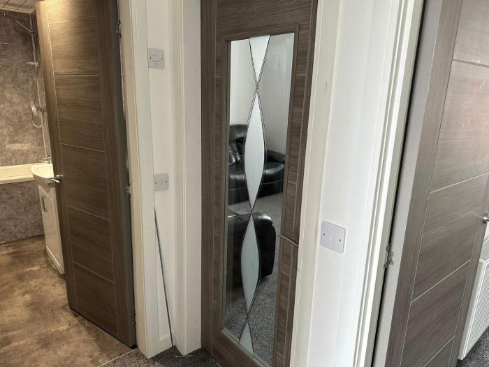 central 3 bed seaside apartment sleeps 5