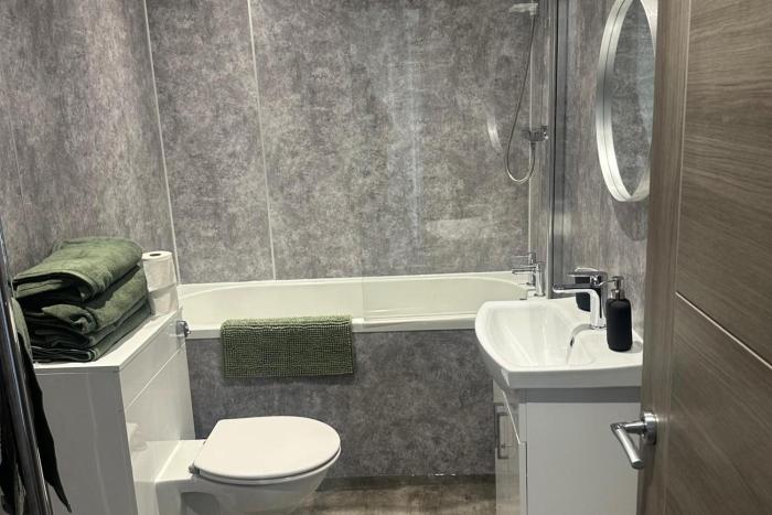 central 3 bed seaside apartment sleeps 5