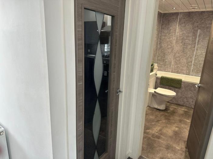 central 3 bed seaside apartment sleeps 5