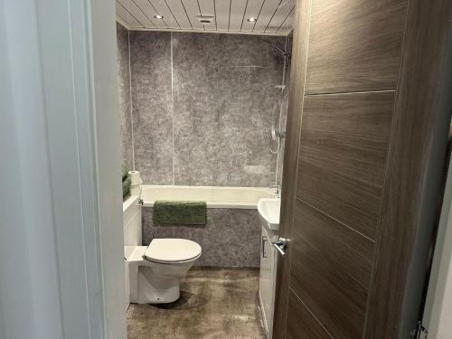 central 3 bed seaside apartment sleeps 5