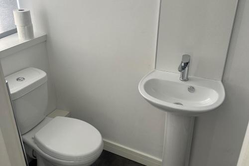 central 3 bed seaside apartment sleeps 5