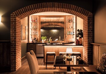 86 State Circle - Luxury Boutique Hotel,86 State Cir,2 star