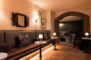 86 State Circle - Luxury Boutique Hotel,86 State Cir,2 star