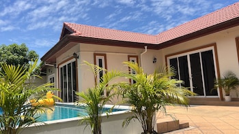 massarossa pool villa pattaya