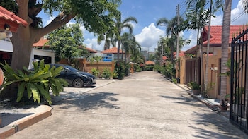 Massarossa Pool Villa Pattaya,,2 star