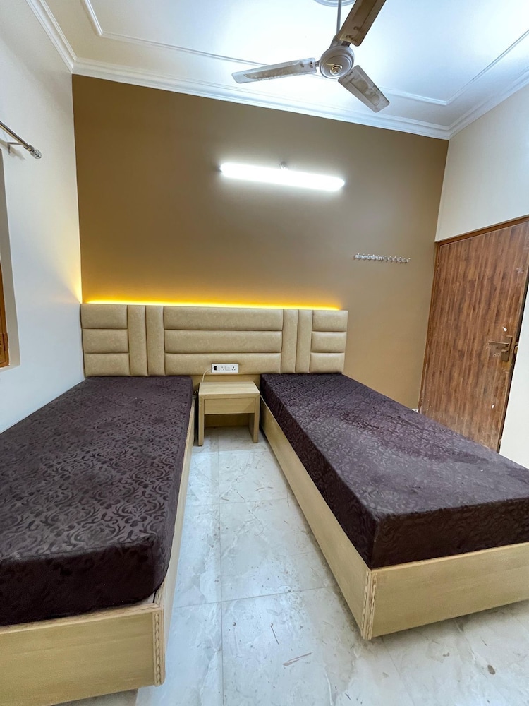host varanasi