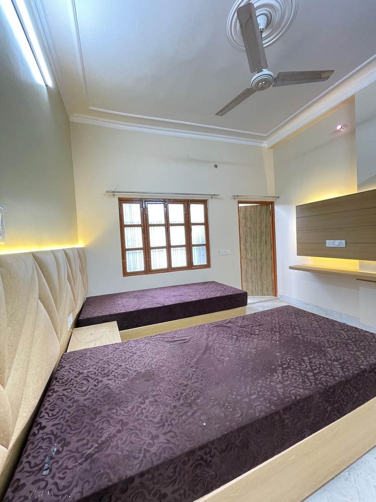 host varanasi