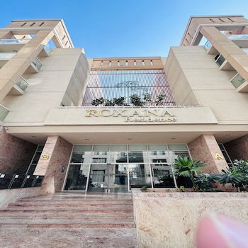 modern 1br w pool and parking at roxana residence