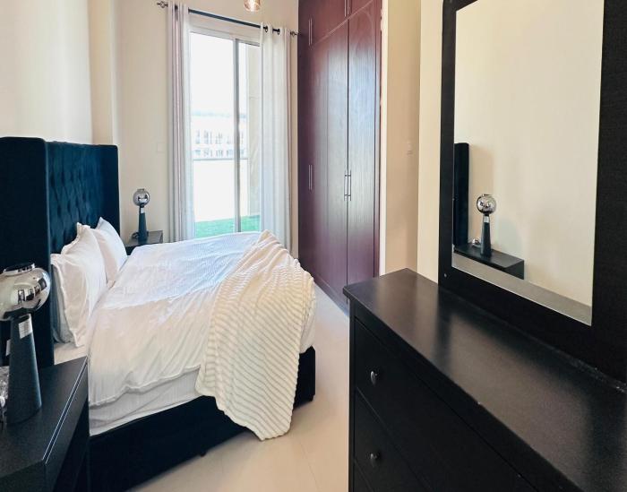 modern 1br w pool and parking at roxana residence