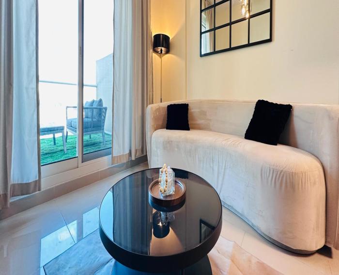 modern 1br w pool and parking at roxana residence