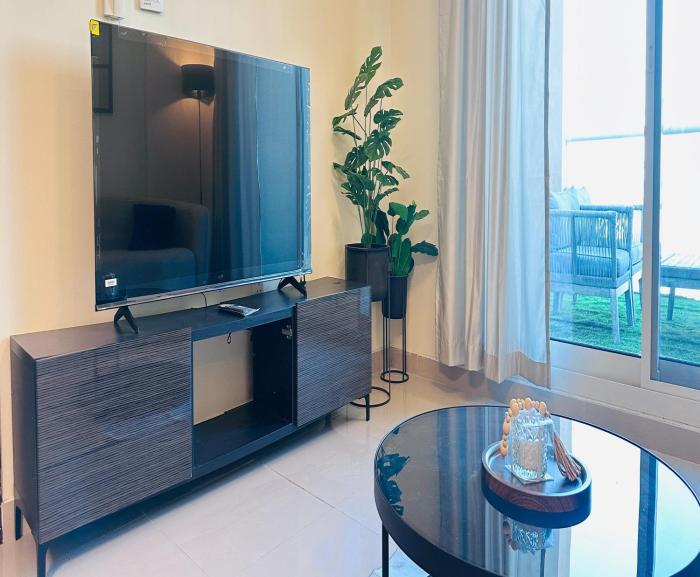 modern 1br w pool and parking at roxana residence