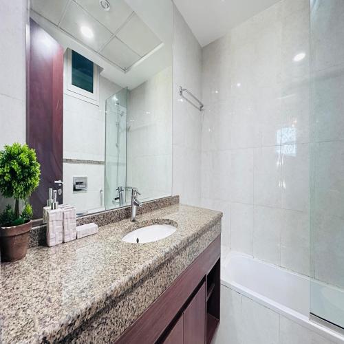 modern 1br w pool and parking at roxana residence