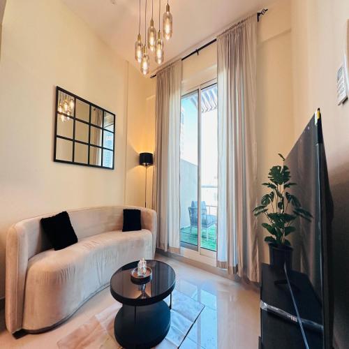 modern 1br w pool and parking at roxana residence