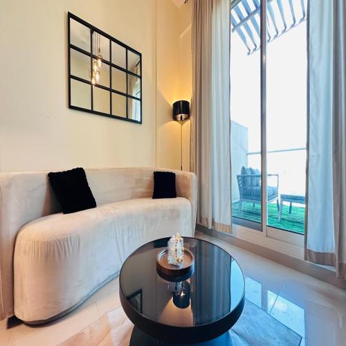 modern 1br w pool and parking at roxana residence