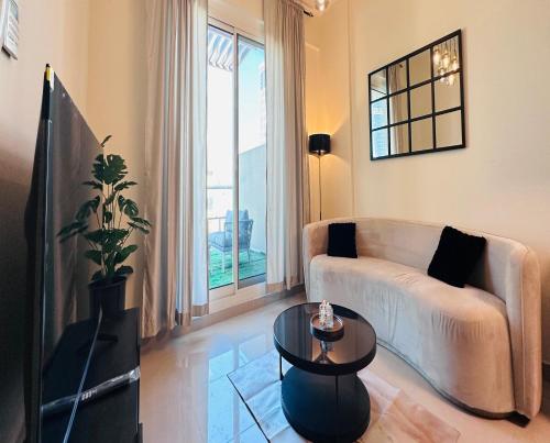 modern 1br w pool and parking at roxana residence