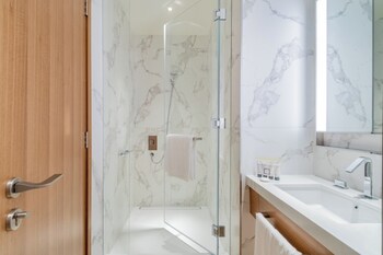 sky symphony 3br address opera by meerak