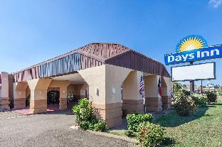 Executive Inn,Near Shadow Lakes Golf Course,3 star